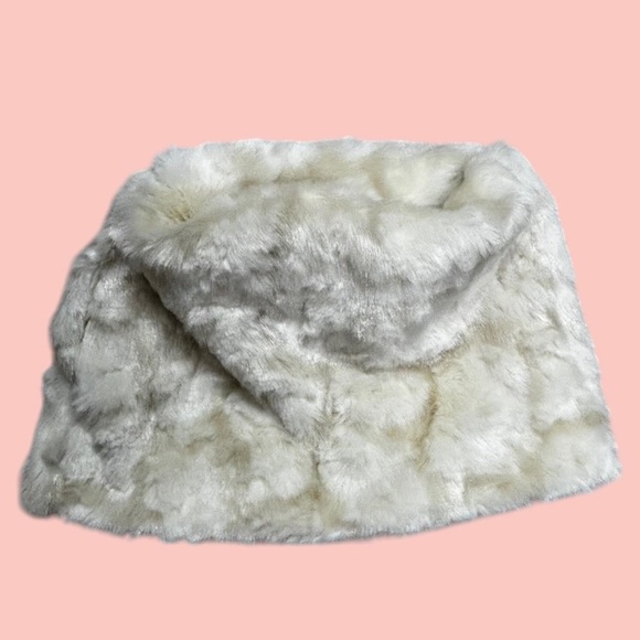 Winter Bundle: Cream Gloves, Scarf, & Hat - Picture 5 of 7